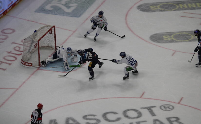 Eisbären siegen und ziehen ins Halbfinale ein