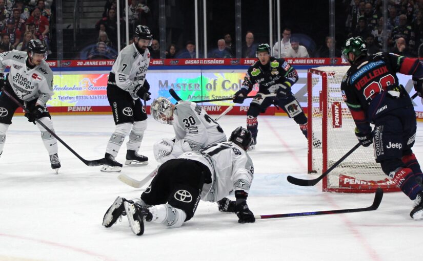 Eisbären starten mit einem Sieg in das Halbfinale – zwei Tore von Moritz Kretzschmar